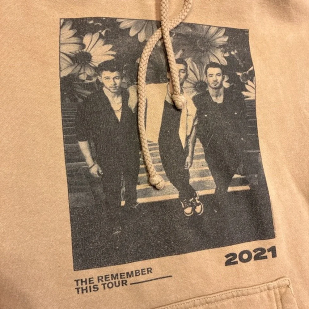 Jonas Brothers The Remember This Tour 2021 Hoodie Mens Large Tan Concert Graphic